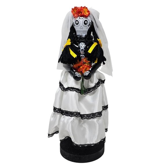 Skeleton Bride and Groom Nutcrackers, Day of the Dead Halloween Decor - Picture 5 of 6